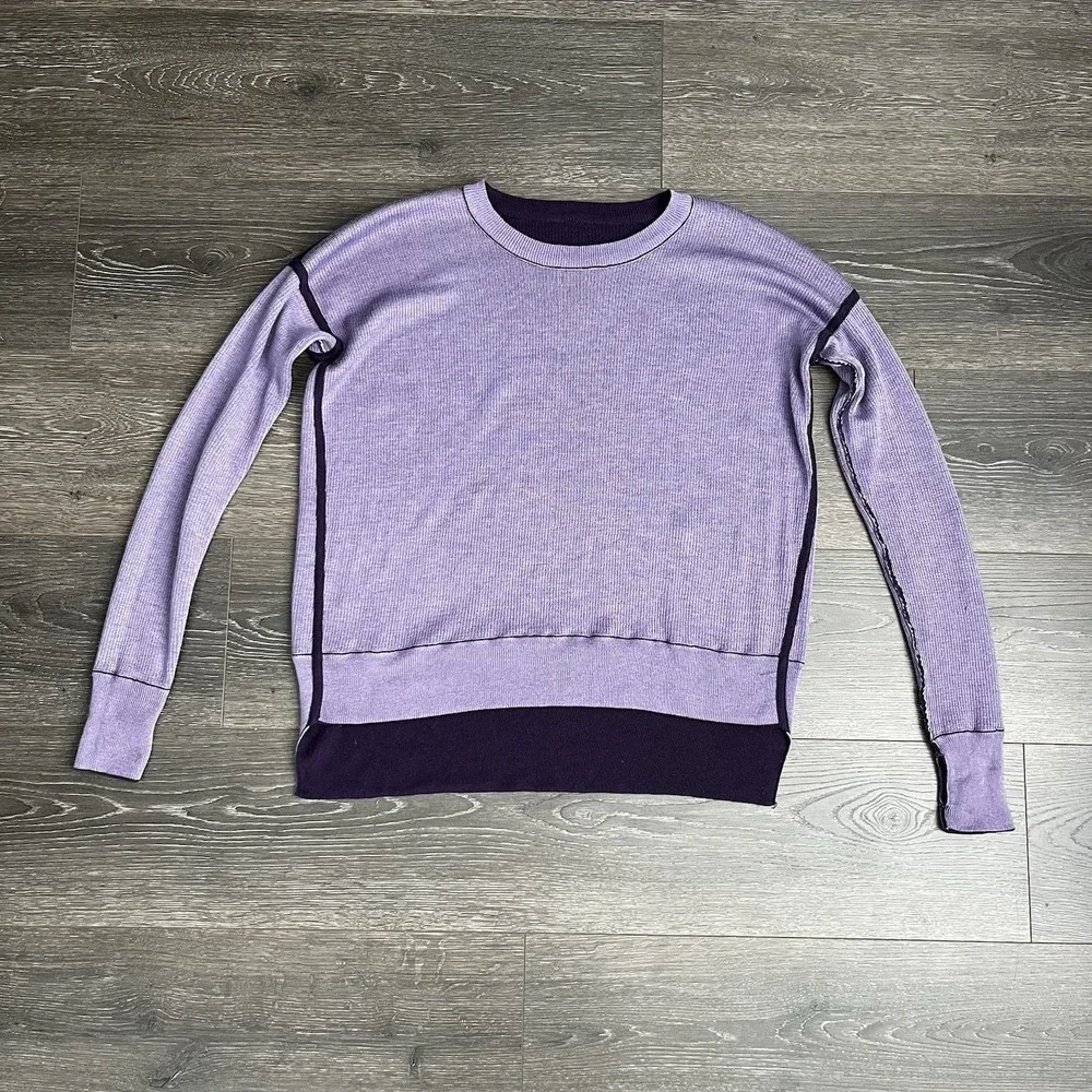 Lululemon Sweater Women's Approx Size 10 Purple Thumbholes Pullover Reversible
